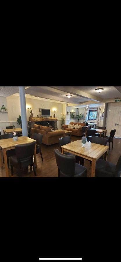 The Countryman Inn Llantrisant  Extérieur photo
