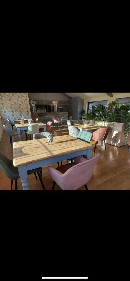 The Countryman Inn Llantrisant  Extérieur photo