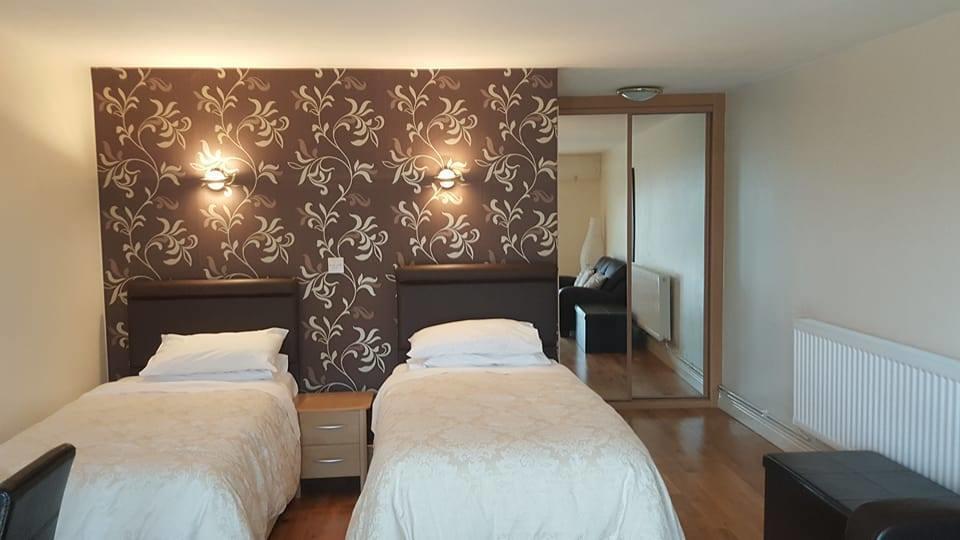 The Countryman Inn Llantrisant  Extérieur photo